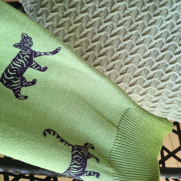 *defect* 🐅 NWT Cute Contribution Green Tiger Sweater 💚 - Picture 8 of 9